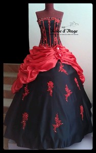 Robe de mariée noir et rouge