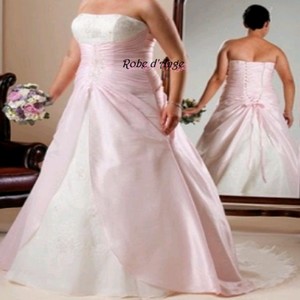 Robe de mariée rose et blanche