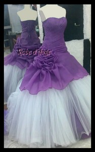 Robe de princesse violette et blanche